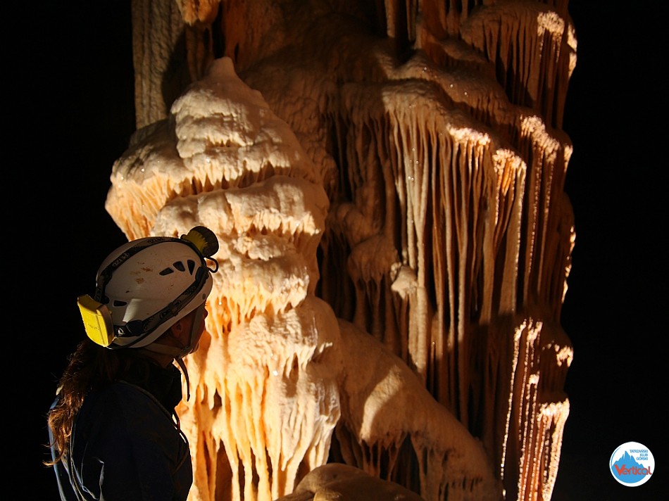 Jaskinie przełomu rzeki Ardeche /Francja/