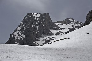 Widok dwóch wierchołków (południowego i środkowego) Cornu Grande